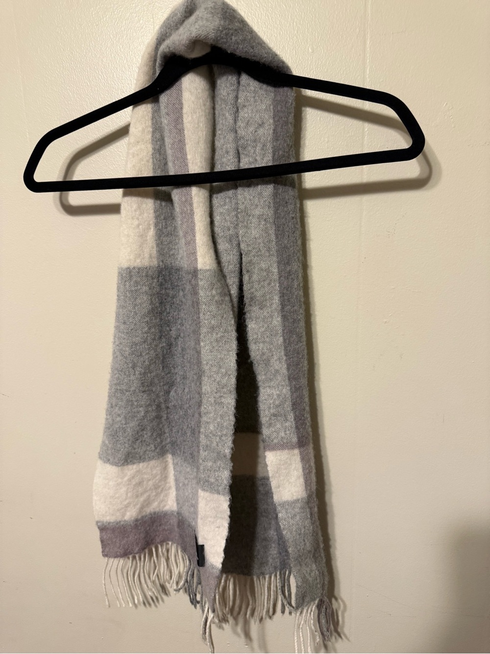 Isle Of Tweed 100% Lambwool Soft Gray and Cream Checked Fringe Scarf